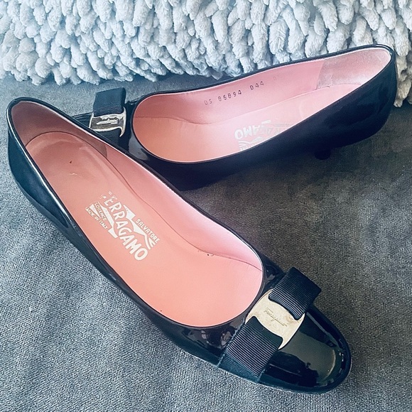 Salvatore Ferragamo Black Patent Leather Vara Bow Shoes 8.5 AA - Picture 6 of 10
